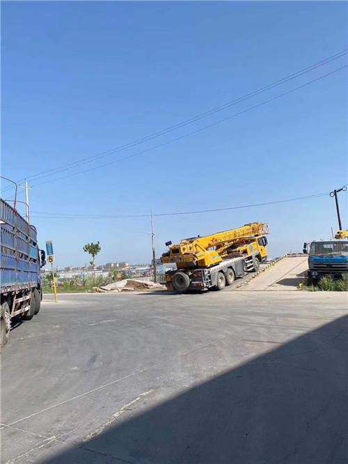 易县25吨吊车的租赁价格大概是多少？