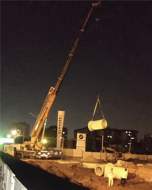 易县“弯臂矫正”—— 吊车的 “形变补偿” 技术